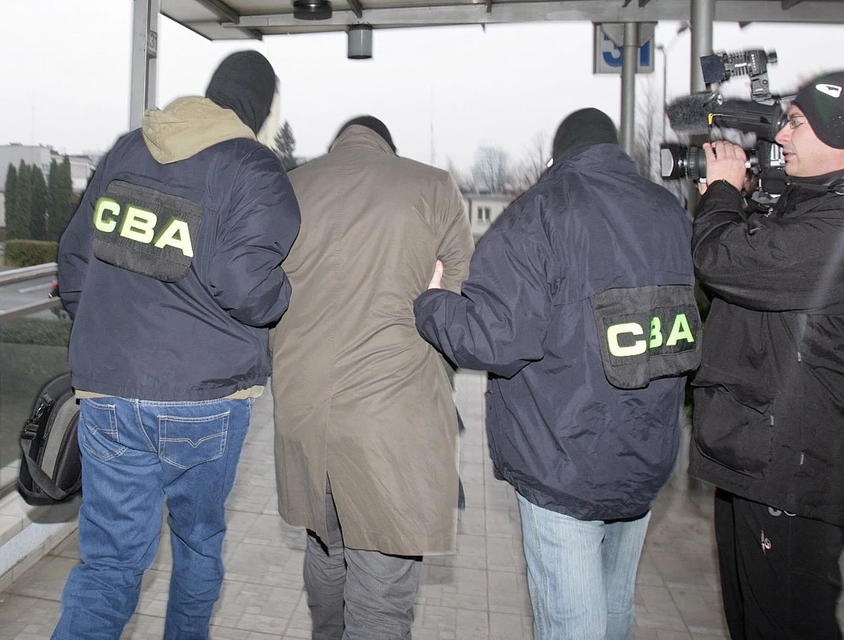 CBA rozbiło zorganizowaną grupę przestępczą, zajmującą się praniem brudnych pieniędzy. Grupa wyłudziła  ponad 30 milionów złotych, nienależnego zwrotu podatku VAT. 

