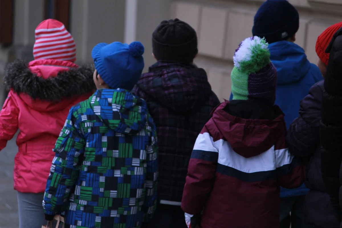 „Te pieniądze, które w tym roku trafią do ludzi, będą kołem zamachowym gospodarki, bo zostaną wydane na dobra podstawowe – np. wyżywienie, ubranie” – mówi gość Kontrwywiadu RMF FM, szef MSWiA Mariusz Błaszczak z PiS, pytany przez słuchaczy o program 500+. „Będziemy działać w sposób racjonalny i z całą pewnością te 500 złotych sprawi, że gospodarka będzie się lepiej rozwijać” – uważa Błaszczak.