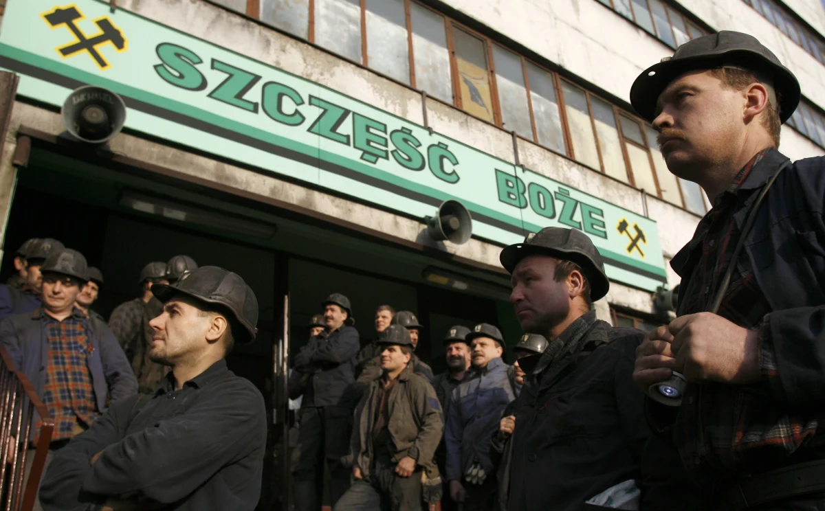 Związkowcy z Kompanii Węglowej przedstawili zarządowi własny projekt porozumienia w sprawie wypłaty 14. pensji i ustalenia przeciętnego wynagrodzenia w spółce. Wysłali też list do ministra energii. Na środę w przyszłym tygodniu zapowiedzieli kolejne masówki w kopalniach.