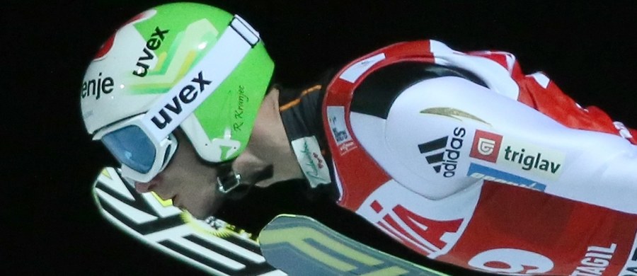 Kamil Stoch dzięki solidnemu skokowi w drugiej serii zajął 14. miejsce w zawodach Pucharu Świata w lotach narciarskich w norweskim Vikersund. Uzyskał 221 m, a po pierwszej próbie zajmował dopiero 27. lokatę. Wygrał Słoweniec Robert Kranjec.