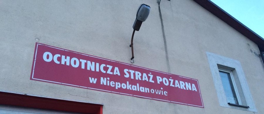 "Czasami musimy przerwać modlitwę i jechać gasić pożar" - przyznają zakonnicy z mazowieckiego Niepokalanowa. Właśnie tam działa jedyna w Polsce, bo złożona z samych braci franciszkanów Ochotnicza Straż Pożarna. Strażacy-zakonnicy dzięki wsparciu sponsorów otrzymali właśnie nowoczesny wóz strażacki o wartości kilkuset tysięcy złotych. Jednostka w tym miejscu działa od prawie 85 lat. Tylko w ubiegłym roku bracia-zakonnicy interweniowali 120 razy. 