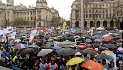 "Orban precz!" - tysiące protestowały w Budapeszcie przeciwko zmianom w oświacie