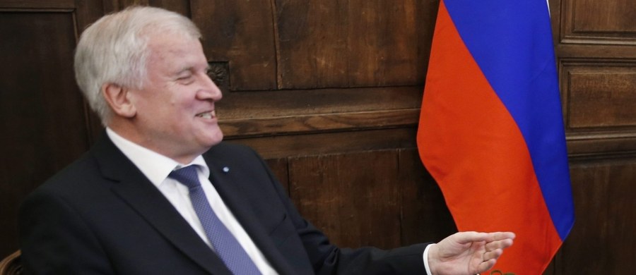 Delegacja amerykańskich senatorów na Monachijską Konferencję Bezpieczeństwa zbojkotowała uroczystą kolację w rezydencji premiera Bawarii Horsta Seehofera - informuje "Der Spiegel". Miał to być  znak protestu przeciwko jego  niedawnej wizycie w Moskwie 