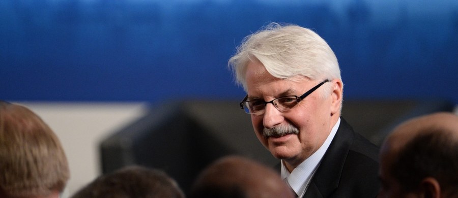 Szef polskiej dyplomacji Witold Waszczykowski twierdzi, że list trzech amerykańskich senatorów, którzy wyrazili obawy o poszanowanie demokracji w Polsce, wynika z braku wiedzy, a także "inspiracji ludzi, którzy źle życzą Polsce".