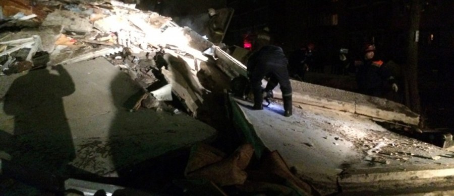 Siedem osób zginęło w następstwie wybuchu gazu we wtorek w Jarosławiu nad górną Wołgą; wybuch spowodował zawalenie się całej klatki pięciokondygnacyjnego budynku. Dziewięć osób rannych trafiło do szpitala - informują miejscowe władze.