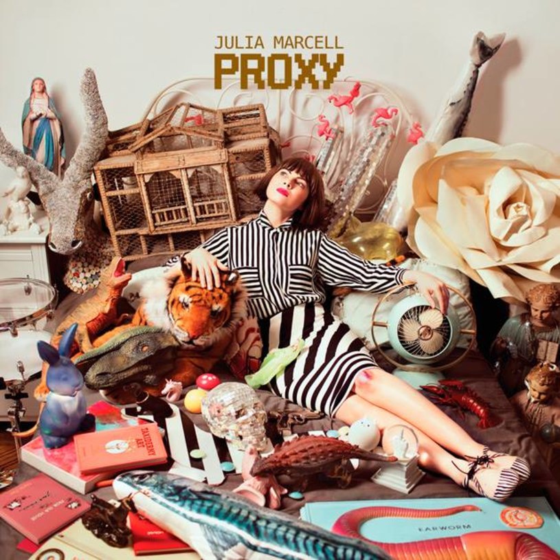Julia Marcell zaprezentowała okładkę i tracklistę swojego nowego albumu "Proxy". 