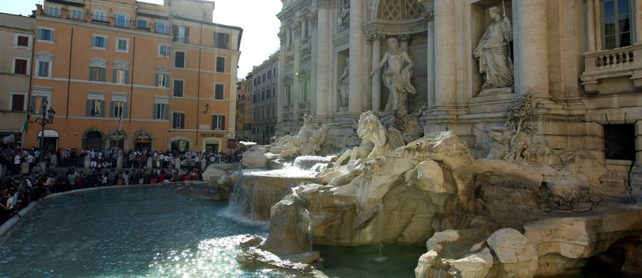 Władze Rzymu zaostrzyły kary za kąpiele w fontannach. Po kolejnych wybrykach turystów grzywnę podwyższono do 500 euro. "Nie mogą być one wykorzystywane w celach niezgodnych z ich charakterem historycznym i artystycznym" - twierdzi komisarz miasta.