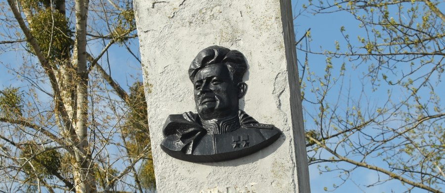 W stolicy Rosji odsłonięto popiersie generała Armii Czerwonej Iwana Czerniachowskiego. Dzisiaj przypada 71. rocznica śmierci Czerniachowskiego, który poległ w 1945 r. podczas operacji wschodniopruskiej. Wypowiadając się podczas uroczystości, rosyjski wiceminister kultury Władimir Aristachow wyraził ubolewanie z powodu demontażu pomnika generała w polskim Pieniężnie.
