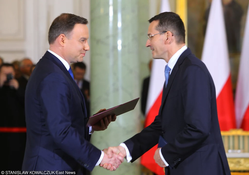 Prezydent Andrzej Duda wręcza nominację wicepremierowi Mateuszowi Morawieckiemu