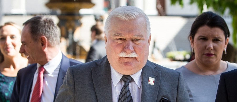 "To odgrzewana sprawa, o której Lecha Wałęsa już mówił" - w ten sposób były premier Donald Tusk odniósł się do informacji o nowych dokumentach mających świadczyć o współpracy Lecha Wałęsy z SB. Jego zdaniem Wałęsa nigdy nie ukrywał, że miał "pewne kontakty" w latach 70.