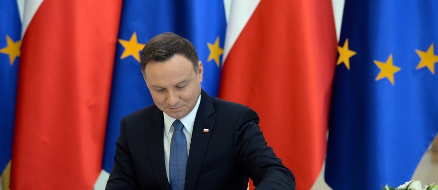 Prezydent RP Andrzej Duda w wywiadzie dla agencji Reuters stwierdził, że Rosja dąży do nowej zimnej wojny poprzez działania na Ukrainie i w Syrii. Zadeklarował też gotowość Polski do wsparcia wysiłków NATO na rzecz zwalczania Państwa Islamskiego.
