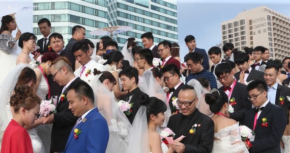 Ok. 3 tys. par - wyznawców tzw. Kościoła Zjednoczeniowego, znanego także jako sekta Moona - wzięło udział w Korei Płd. w zbiorowej ceremonii zaślubin. Kolejne 12 tys. par na całym świecie pobrało się podczas tej uroczystości za pośrednictwem internetu.