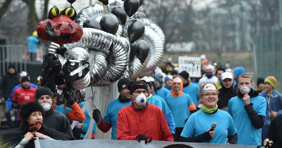 "Szukamy nowych partnerów do walki ze smogiem" - mówią włodarze województwa małopolskiego. Region nie otrzyma dotacji z Narodowego Funduszu Ochrony Środowiska i Gospodarki Wodnej. Chodzi o 20 milionów złotych, które miały być przeznaczone m.in. na wymianę starych pieców węglowych.