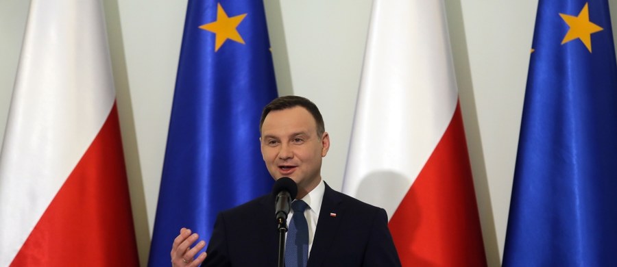 We wtorek wieczorem na mikroblogu Lecha Wałęsy w serwisie Wykop pojawił się wpis skierowany do prezydenta Andrzeja Dudy. Były prezydent sugeruje w nim, że to Duda powinien się do czegoś przyznać. Nie precyzuje jednak, o co konkretnie mu chodzi. 