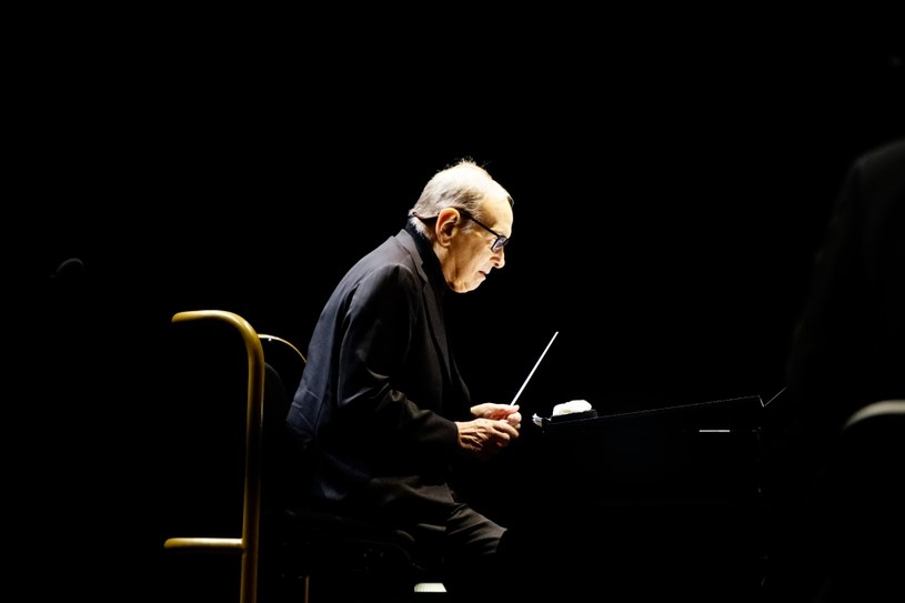 Owacją na stojąco zakończył się we wtorek (23 lutego) wieczorem we Wrocławiu koncert włoskiego kompozytora Ennio Morricone. Występ jednego z najsłynniejszych na świecie twórców muzyki filmowej był częścią trasy koncertowej przygotowanej na 60-lecie twórczości artysty.