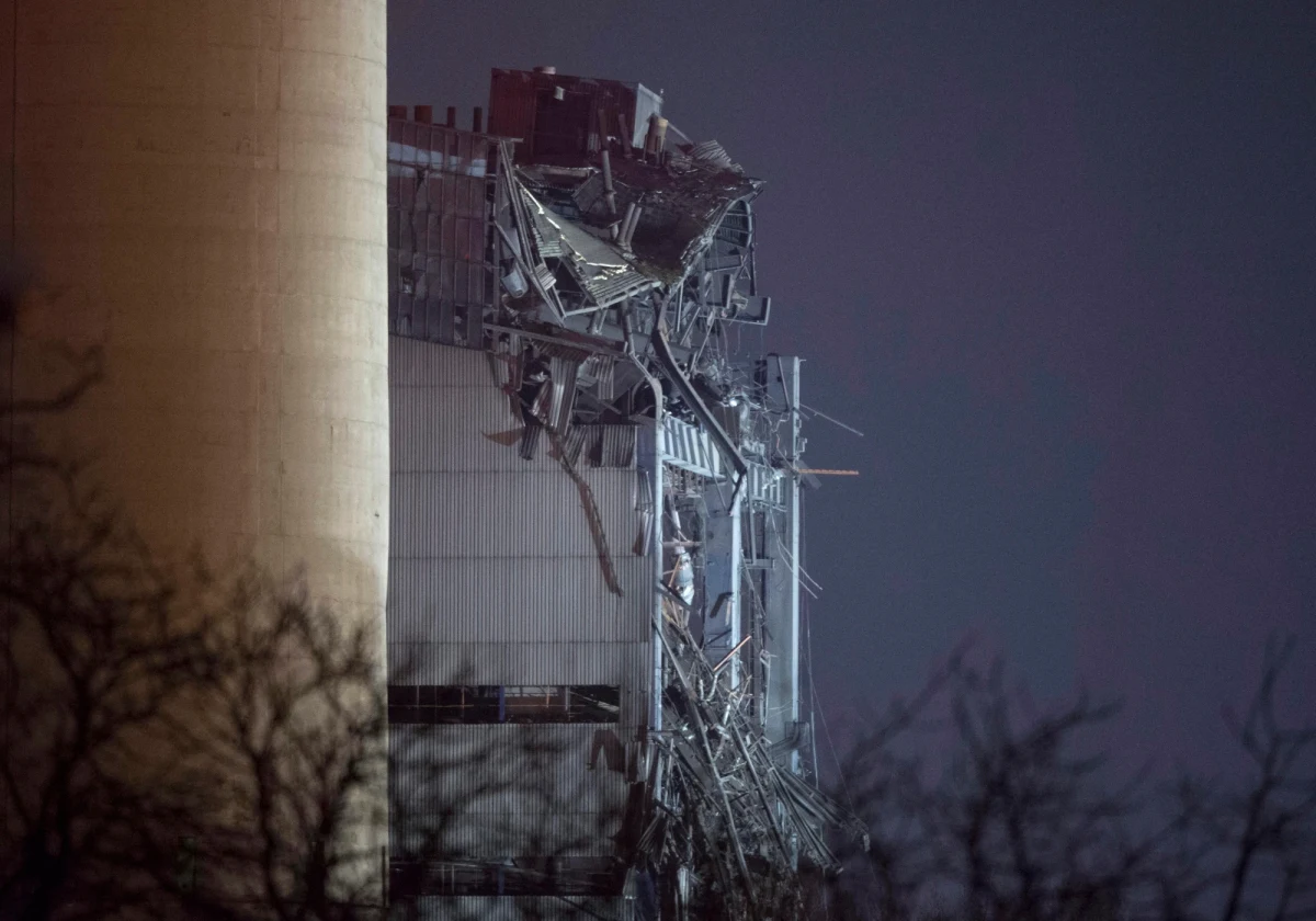 Na terenie nieczynnej elektrowni w Didcot w środkowej Anglii trwają poszukiwania trzech osób uznanych za zaginione po wczorajszym zawaleniu się budynku zakładu. Obiekt został zamknięty w 2013 roku. W wypadku zginęła jedna osoba. Kilka zostało rannych. 