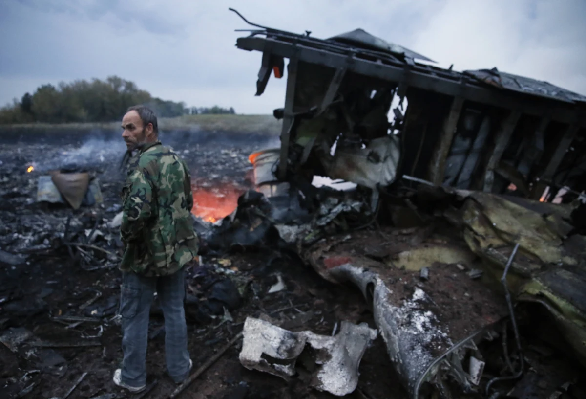 Czternastu rosyjskich żołnierzy odpowiedzialnych za zestrzelenie malezyjskiego Boeinga nad Ukrainą zostało zidentyfikowanych przez niezależną grupę ekspertów i dziennikarzy Bellingcat. To nowa wersja raportu przygotowanego w grudniu ubiegłego roku i przekazanego holenderskim władzom. 