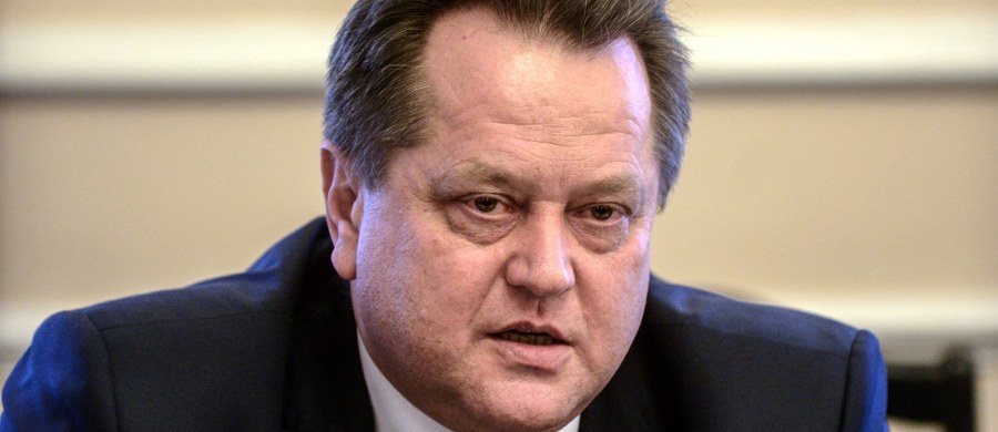 Platforma Obywatelska chce dymisji ministra spraw wewnętrznych i administracji. Powodem na być zamieszanie wokół byłego już komendanta głównego policji. - W policji wszystko jest w najlepszym porządku. Polacy mogą się czuć bezpiecznie. Jesteśmy świadkami awanturnictwa politycznego - mówi Mariusz Błaszczak. Co dalej z policją? Czy będą jakieś zmiany? Jaki wpływ na jej funkcjonowanie ma dymisja insp. Maja? Koordynator służb specjalnych zapewnia, że za czasów PO-PSL było podsłuchiwanych co najmniej 48 dziennikarzy. Kamiński zapowiada, że na najbliższym posiedzeniu Sejmu szerzej przedstawi tę sprawę członkom speckomisji. Jaki będzie wynik audytu? W czwartek gościem Konrada Piaseckiego w Kontrwywiadzie RMF FM będzie wiceszef MSWiA Jarosław Zieliński. 