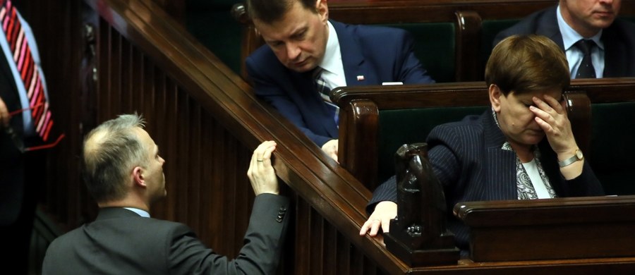 ​Sejm zaakceptował w czwartek wszystkie 20 poprawek Senatu do ustawy budżetowej na 2016 rok. Zwiększają one m.in. Fundusz Kościelny i budżet Kancelarii Senatu, a zmniejszają budżet KRRiT i KRS.
