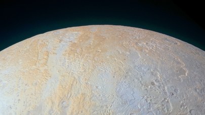 Zobacz lodowe kaniony Plutona