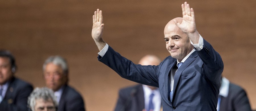 Dotychczasowy sekretarz generalny UEFA, Szwajcar Gianni Infantino został wybrany nowym prezydentem Międzynarodowej Federacji Piłki Nożnej (FIFA). Do wyłonienia zwycięzcy wyborów podczas kongresu w Zurychu potrzebne były dwie tury głosowania, bowiem w pierwszej żaden z kandydatów nie uzyskał wymaganej większości 2/3 głosów. W drugiej turze Infantino otrzymał 115 z 207 głosów, a zatem więcej niż wymagane w tej rundzie 50 procent. "Jeśli FIFA zarabia 5 miliardów rocznie, to nie powinno być problemem zainwestowanie 1,2 miliarda w rozwój. To jest dla mnie priorytet. Musimy też zrobić wszystko, by obniżyć koszty, i sprawić, by znowu zaczęto ufać FIFA" - mówił świeżo upieczony szef światowej federacji na swojej pierwszej oficjalnej konferencji prasowej.