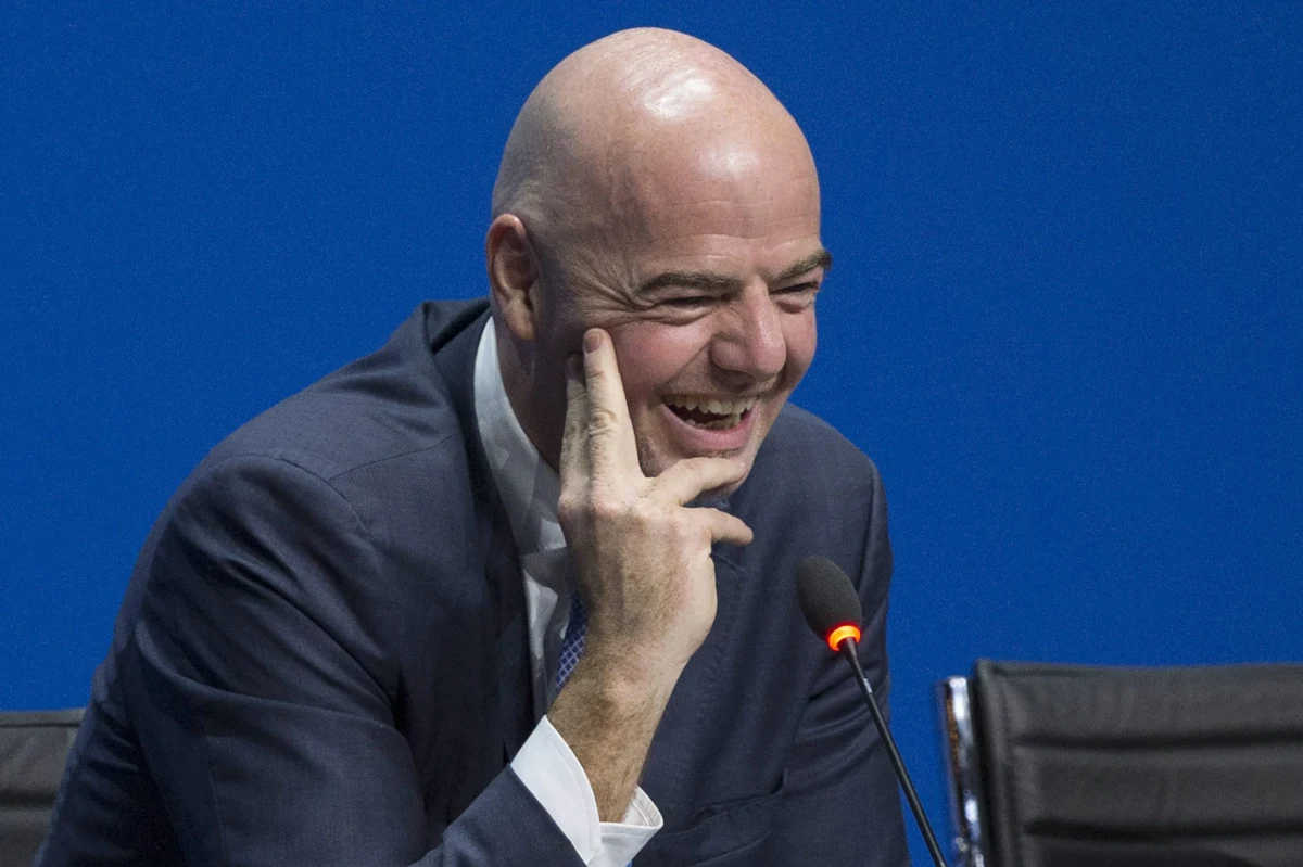 Zagraniczne gazety bardzo dobrze oceniają wybór Gianniego Infantino na prezydenta Międzynarodowej Federacji Piłki Nożnej. "W FIFA wieje teraz świeży wiatr" - napisała hiszpańska gazeta "Sport". Holenderski "De Telegraaf" stwierdza, że "Infantino to odpowiedni wybór". 45-letni Infantino w drugiej turze głosowania otrzymał 115 z 207 głosów, czyli więcej niż 50 procent. Dotychczasowy sekretarz generalny Europejskiej Unii Piłkarskiej pokonał szefa Azjatyckiej Konfederacji Piłkarskiej (AFC) szejka Salmana Bin Ebrahima Al-Khalifę - 88 głosów, jordańskiego księcia Alego Bin Al-Husseina - cztery, oraz byłego zastępcę sekretarza generalnego FIFA Francuza Jerome'a Champagne'a - zero.
