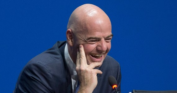 Zagraniczne gazety bardzo dobrze oceniają wybór Gianniego Infantino na prezydenta Międzynarodowej Federacji Piłki Nożnej. "W FIFA wieje teraz świeży wiatr" - napisała hiszpańska gazeta "Sport". Holenderski "De Telegraaf" stwierdza, że "Infantino to odpowiedni wybór". 45-letni Infantino w drugiej turze głosowania otrzymał 115 z 207 głosów, czyli więcej niż 50 procent. Dotychczasowy sekretarz generalny Europejskiej Unii Piłkarskiej pokonał szefa Azjatyckiej Konfederacji Piłkarskiej (AFC) szejka Salmana Bin Ebrahima Al-Khalifę - 88 głosów, jordańskiego księcia Alego Bin Al-Husseina - cztery, oraz byłego zastępcę sekretarza generalnego FIFA Francuza Jerome'a Champagne'a - zero.
