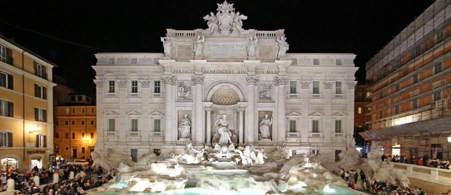 Władze Rzymu i Caritas spierają się o monety wrzucane przez turystów do Fontanny di Trevi w Rzymie. Obecnie wyławiane pieniądze wspierają kościelną organizację dobroczynną. 
