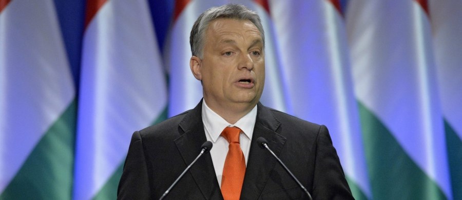 W wygłoszonym w niedzielę dorocznym orędziu premier Węgier Viktor Orban położył największy nacisk na kryzys uchodźczy. Zapowiedział budowę nowych ogrodzeń na granicach, co - jak stwierdził - "nauczy Brukselę, przemytników ludzi i migrantów, że Węgry są krajem suwerennym".