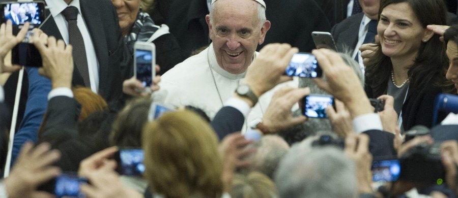Od poniedziałku przy kolumnadzie bazyliki Świętego Piotra działa ambulatorium dla bezdomnych. W pobliżu przeznaczonych dla nich kabin prysznicowych i małego zakładu fryzjerskiego na prośbę papieża Franciszka urządzono punkt bezpłatnej pomocy medycznej.