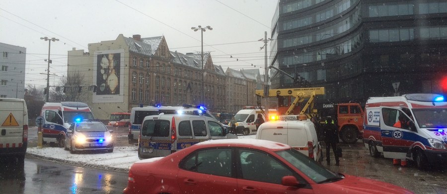 Wypadek w centrum Wrocławia. Zderzyły się dwa tramwaje. 12 osób jest lekko rannych. Wszyscy trafili na badania do szpitala. Informację o tym zdarzeniu dostaliśmy na Gorącą Linię RMF FM. 