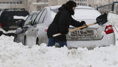 Moskwa sparaliżowana śniegiem. Stolicę Rosji pokryła półmetrowa warstwa śniegu 