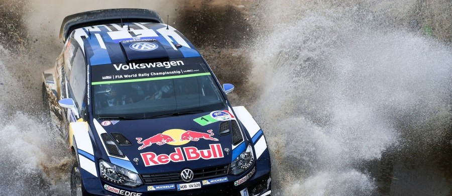 Francuz Sebastien Ogier (VW Polo WRC) prowadzi po trzech odcinkach specjalnych rajdu Meksyku, trzeciej rundy mistrzostw świata. Walczący o czwarty z rzędu triumf w tym kraju kierowca wyprzedza Belga Thierry'ego Neuville'a (Hyundai i20 WRC) o 1,7 s. Trzecie miejsce zajmuje Fin Jari-Matti Latvala (VW Polo WRC), który do lidera traci 3,3 s.