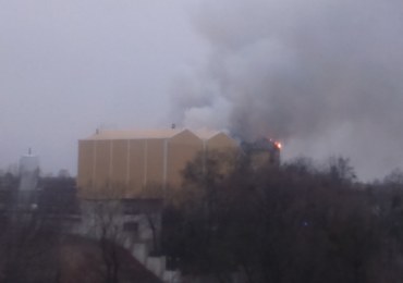 Pożar browaru w Braniewie. Zapaliła się jedna z hal produkcyjnych