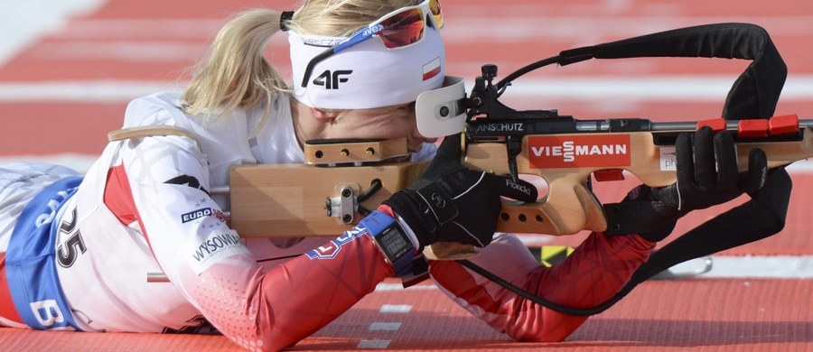 W Oslo na dobre rozpoczęły się mistrzostwa świata w biathlonie. W pierwszej konkurencji, czyli sztafecie mieszanej, w czwartek i tak byliśmy bez szans na dobre miejsce, ale już w sprincie kobiet liczyliśmy na dobry występ naszych dziewczyn. A tymczasem Polki otarły się o kompromitację. 