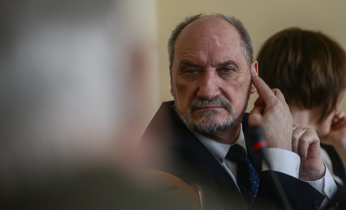 Jutro w Warszawie rozpocznie się pierwsze posiedzenie podkomisji, którą MON powołało do ponownego zbadania katastrofy smoleńskiej. Jej członkowie odbiorą nominacje, a następnie zajmą się przede wszystkim analizą zgromadzonych dokumentów.