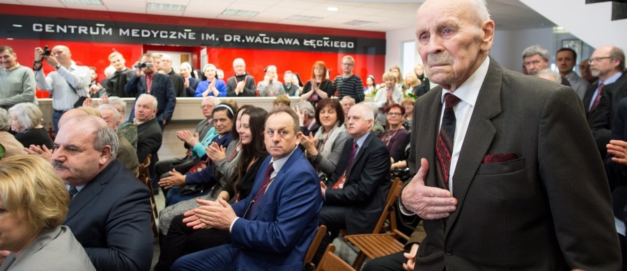 Ponad 20 poradni specjalistycznych i kompleksowy ośrodek rehabilitacji znalazły się w Centrum Medycznym im. dr Wacława Łęckiego, otwartym przez Konwent Bonifratrów w Łodzi. Centrum zostało w połowie ufundowane przez prywatnego darczyńcę. 93-latek przekazał nieruchomość o wartości 3,5 mln złotych.