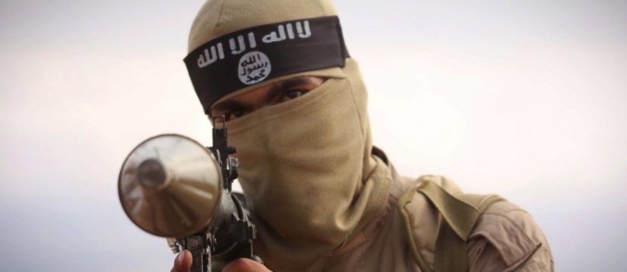 Państwo Islamskie chce przeprowadzić "olbrzymie i spektakularne" ataki w Wielkiej Brytanii, "wymierzone w zachodni styl życia" - poinformował wysoki rangą przedstawiciel londyńskiej policji Mark Rowley. Według tego odpowiedzialnego za operacje specjalne Policji Metropolitalnej funkcjonariusza, ISIS zamierza przeprowadzać zamachy takie jak w listopadzie 2015 roku w Paryżu, w których zginęło 130 osób.