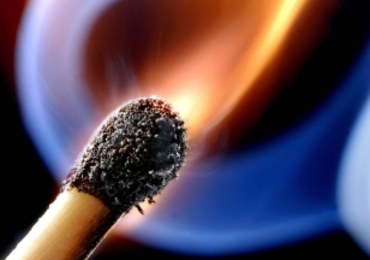 Ktoś podpalił 50-latkę? Poparzoną kobietę, idącą poboczem, zauważyli przechodnie