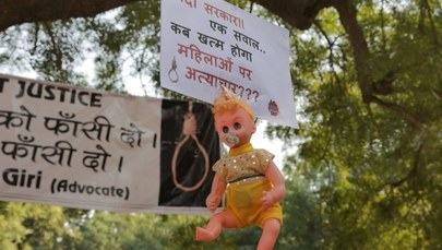 Indie: Zmarła zgwałcona i podpalona 15-latka