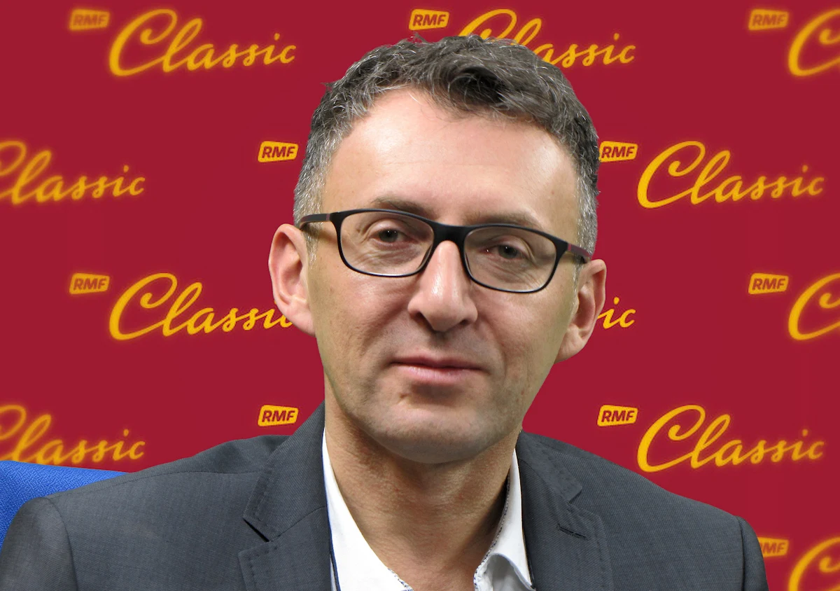 "To mi przypomina historię, kiedy ktoś przegrywa sprawę sądową w I instancji, przegrywa w II instancji, przegrywa skargę kasacyjną w Sądzie Najwyższym i krzyczy: 'Jeszcze pójdę do Strasburga!'. Nie wiem, gdzie jest ta ostateczna instancja dla rządu, ale cała sprawa jest kompletnie niepotrzebna" - mówi o sporze rządzący-Trybunał Konstytucyjny gość "Dania do Myślenia" w RMF Classic, konstytucjonalista prof. Marek Chmaj. Jego zdaniem, "mamy zupełnie niepotrzebną małą polską wojenkę, która psuje nam opinię za granicą". "Osłabia się nasz szacunek do państwa i tworzonego przez nie prawa. To wszystko prowadzi w złym kierunku" - uważa prof. Chmaj. Dodaje, że Trybunał jest bezpiecznikiem dla funkcji ustawodawczej Sejmu. "Jeśli wyjmiemy bezpiecznik, to może się okazać, że pewnego dnia obudzimy się w innej rzeczywistości" - mówi gość RMF Classic. Jego zdaniem, nawet pomimo odmowy publikacji wyroku TK i tak nie będzie dostrzegał przepisów, które uznał za niekonstytucyjne.