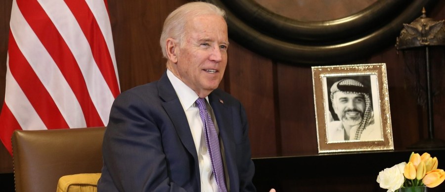 "Odniesiemy zwycięstwo nad Państwem Islamskim. Walka potrwa jednak długo" - oświadczył wiceprezydent USA Joe Biden, który wraz z królem Jordanii Abdullahem II odwiedził amerykańskich żołnierzy przebywających w ośrodku wojskowym nieodległym od stolicy Jordanii, Ammanu. Do Jordanii przybył po złożeniu wizyty w Izraelu i na Zachodnim Brzegu Jordanu.