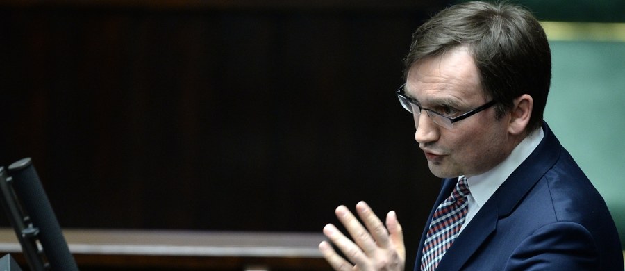 Sejm uchwalił rządową nowelizację odwracającą kontradyktoryjną reformę procedury karnej. „Reforma była zła, koniec z łapownictwem, wracamy do Europy” - oświadczył minister sprawiedliwości-prokurator generalny Zbigniew Ziobro.