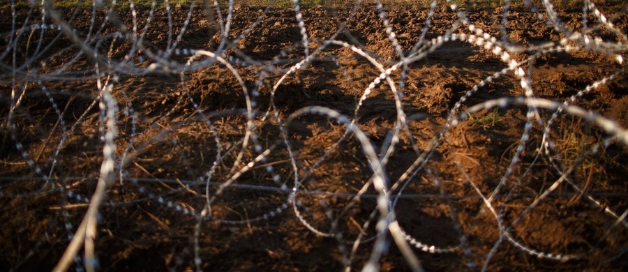 Łotwa i Estonia planują wzniesienie ogrodzenia na swych granicach z Rosją. Chcą w ten sposób zwiększyć bezpieczeństwo regionu bałtyckiego i móc lepiej kontrolować napływ uchodźców, którzy próbują dostać się nielegalnie do strefy Schengen.