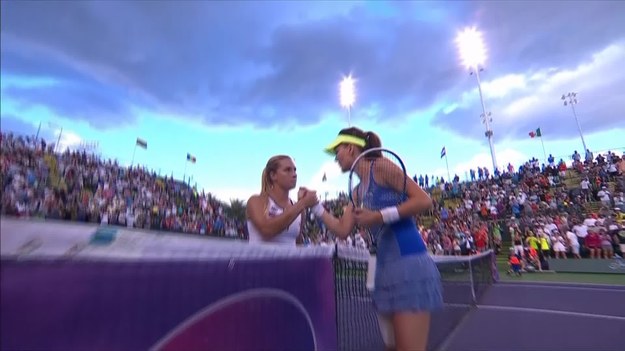 Zobacz piłkę meczową z meczu Agnieszki Radwańskiej z Dominiką Cibulkovą, wygranego przez Polkę 6:3, 3:6, 7:5 w drugiej rundzie turnieju WTA w Indian Wells.