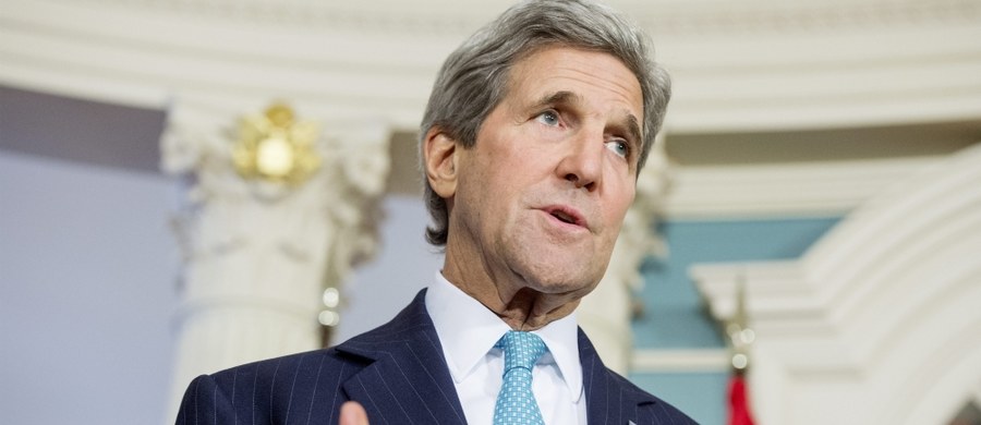 Dziś odbędą się amerykańsko-rosyjskie konsultacje w sprawie nieprzestrzegania rozejmu w Syrii – zapowiedział sekretarz stanu USA John Kerry. Z kolei w poniedziałek rozpoczną się w Genewie rozmowy pokojowe pomiędzy opozycją i syryjskim rządem. „Mówimy bardzo wyraźnie, że reżim Asada nie może wykorzystywać sytuacji, gdy inni starają się w dobrej wierze przestrzegać rozejmu” – zaznaczył Kerry. "Jeśli taki jest ich tok myślenia, to radzę im, by nie przyjeżdżali (...)" - odpowiedział na ten apel minister spraw zagranicznych Syrii. 