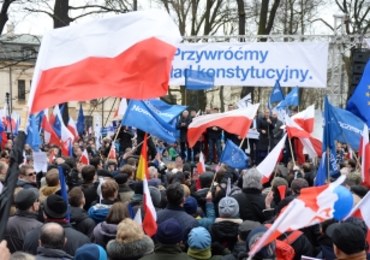 Marsze protestacyjne w Warszawie i innych miastach. "Łamana jest konstytucja", "Doszliśmy do ściany"