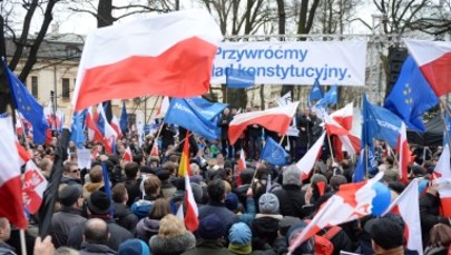 Marsze protestacyjne w Warszawie i innych miastach. "Łamana jest konstytucja", "Doszliśmy do ściany"