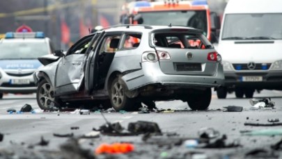 W Berlinie eksplodowało jadące auto. Zginął kierowca 