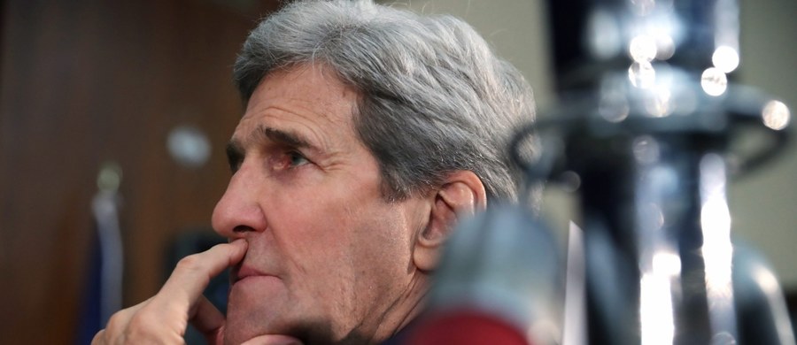 Sekretarz stanu USA John Kerry poinformował, że w przyszłym tygodniu uda się do Moskwy na rozmowy z prezydentem Władimirem Putinem. Mają one dotyczyć wycofania sił rosyjskich z Syrii oraz syryjskich negocjacji pokojowych.